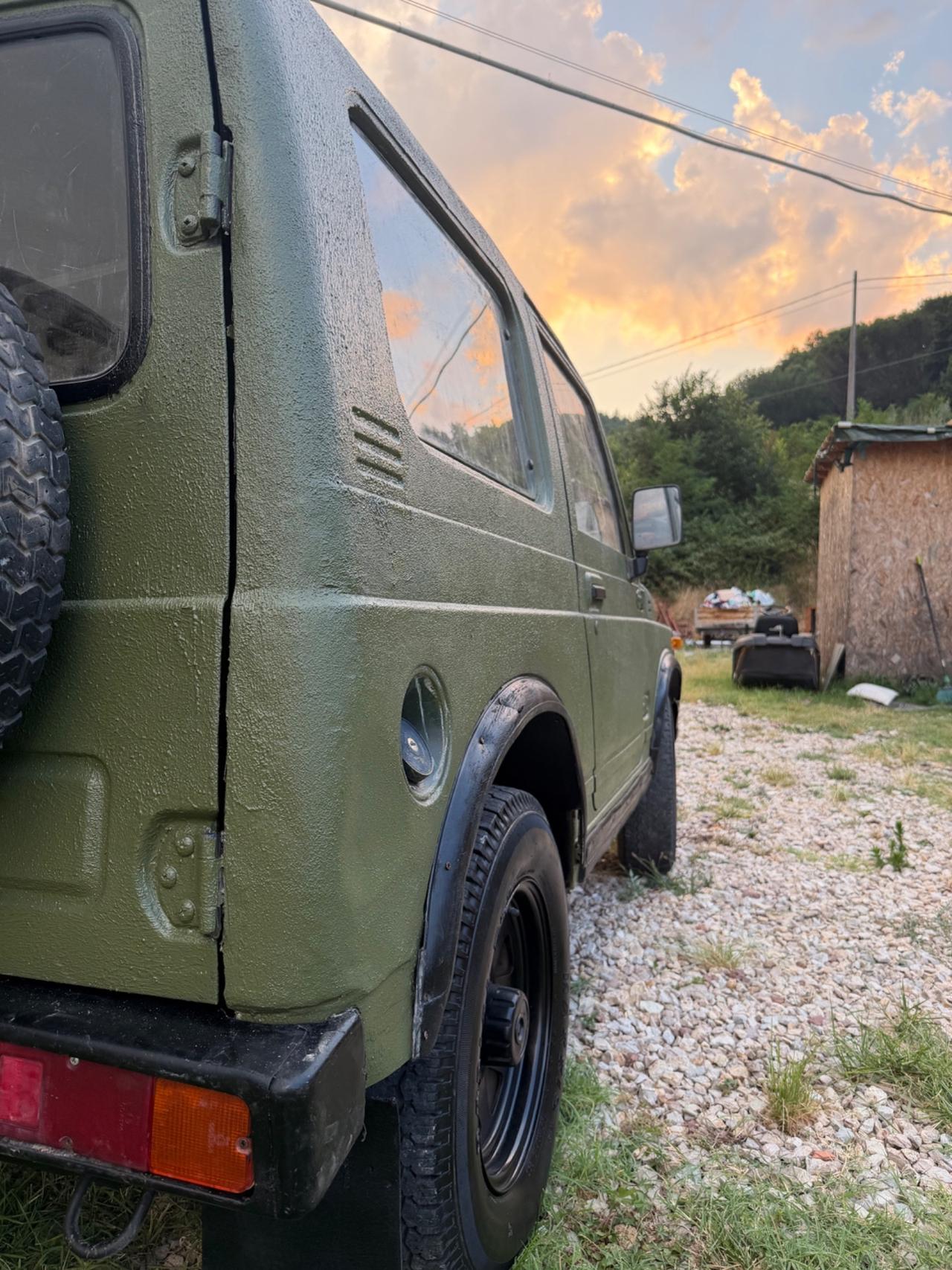 Suzuki SJ 410 SJ413 Berlina Sport