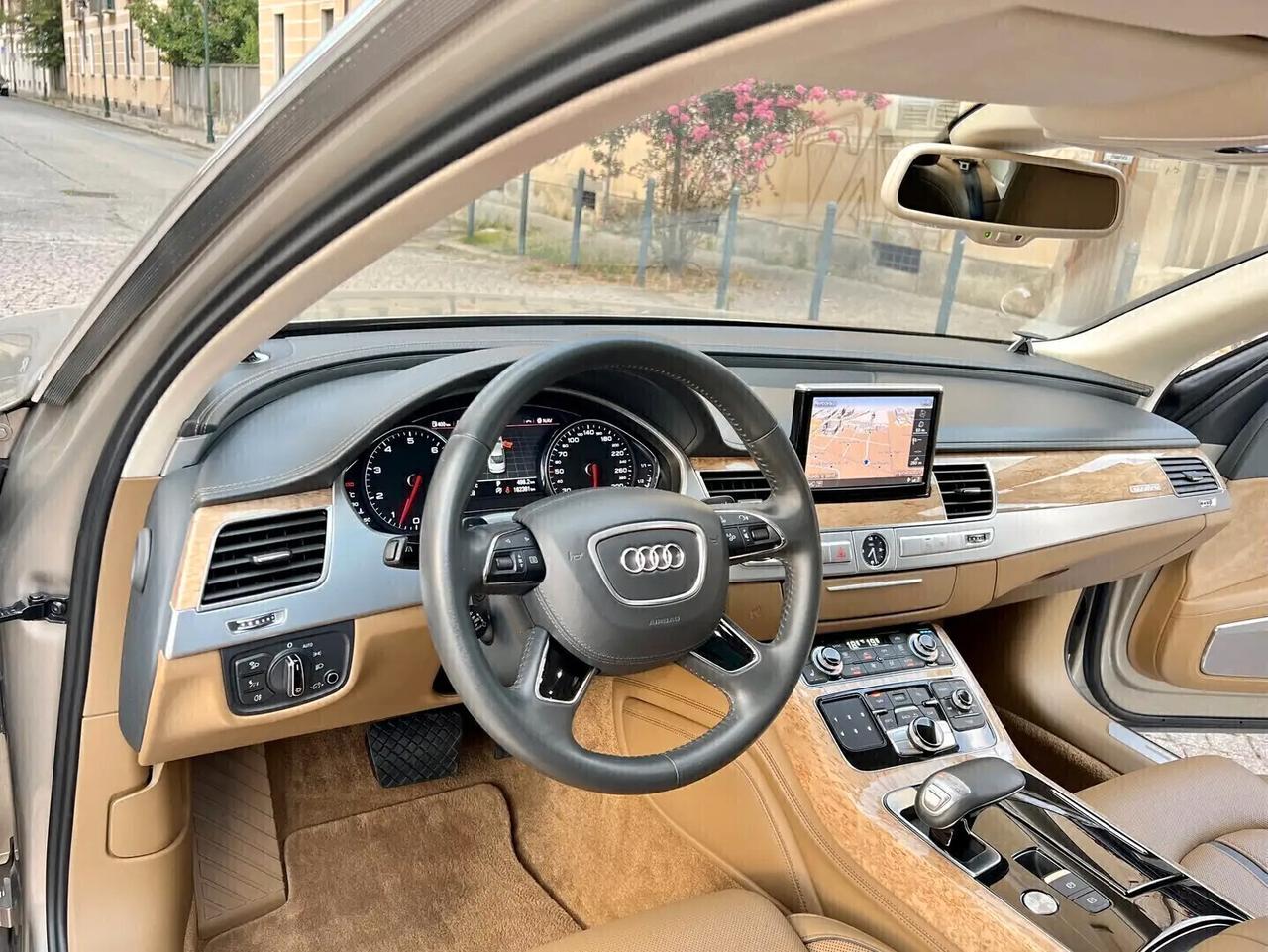 Audi A8 Lunga 6.3 W12 FSI 500cv Tiptornic8 Quattro