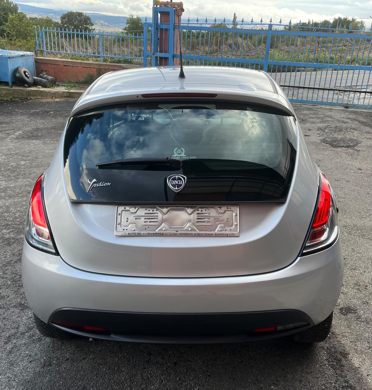 Lancia Ypsilon 1.2 69 CV5porte Silver-soloKm47500-
