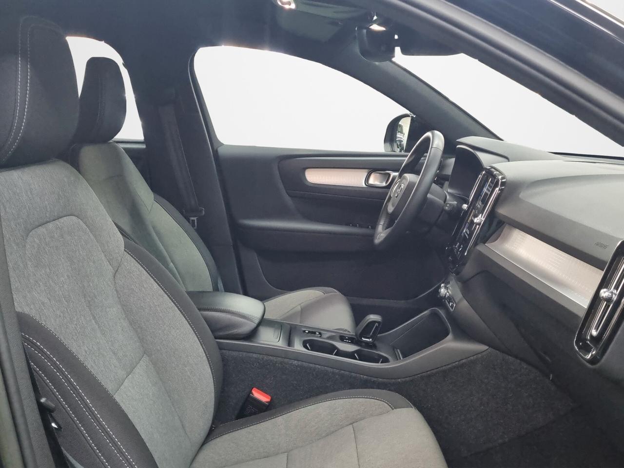 Volvo XC40 T2 automatico Momentum