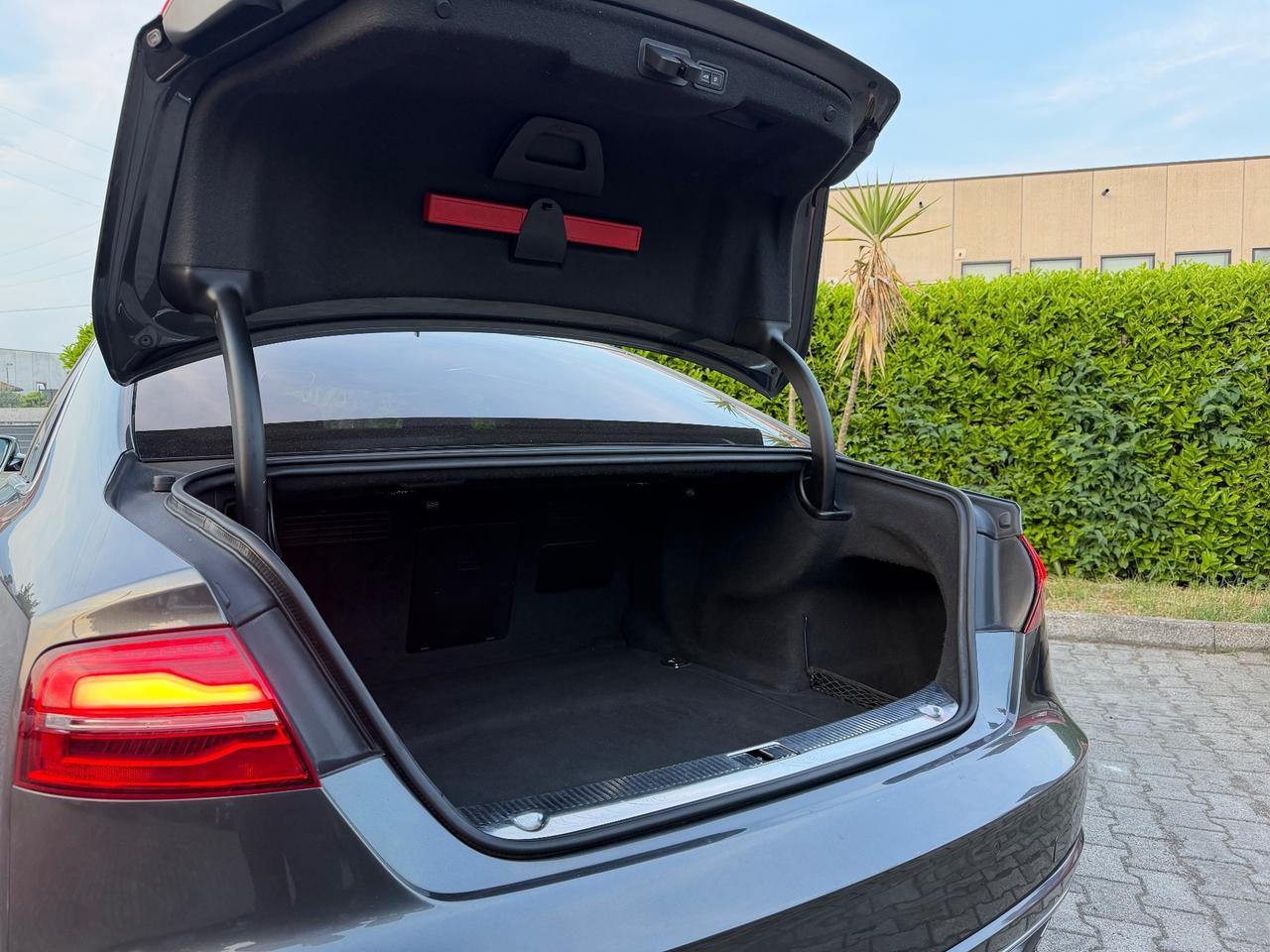 Audi S8 4.0 V8T BITURBO - FULL OPT - TAGLIANDATA -