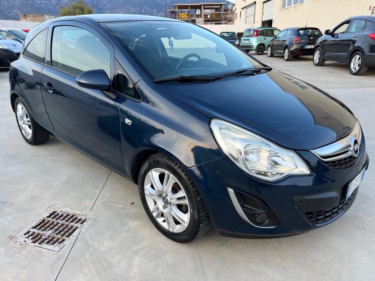 Opel Corsa 1.2 benzina 3 porte Restyling 2012