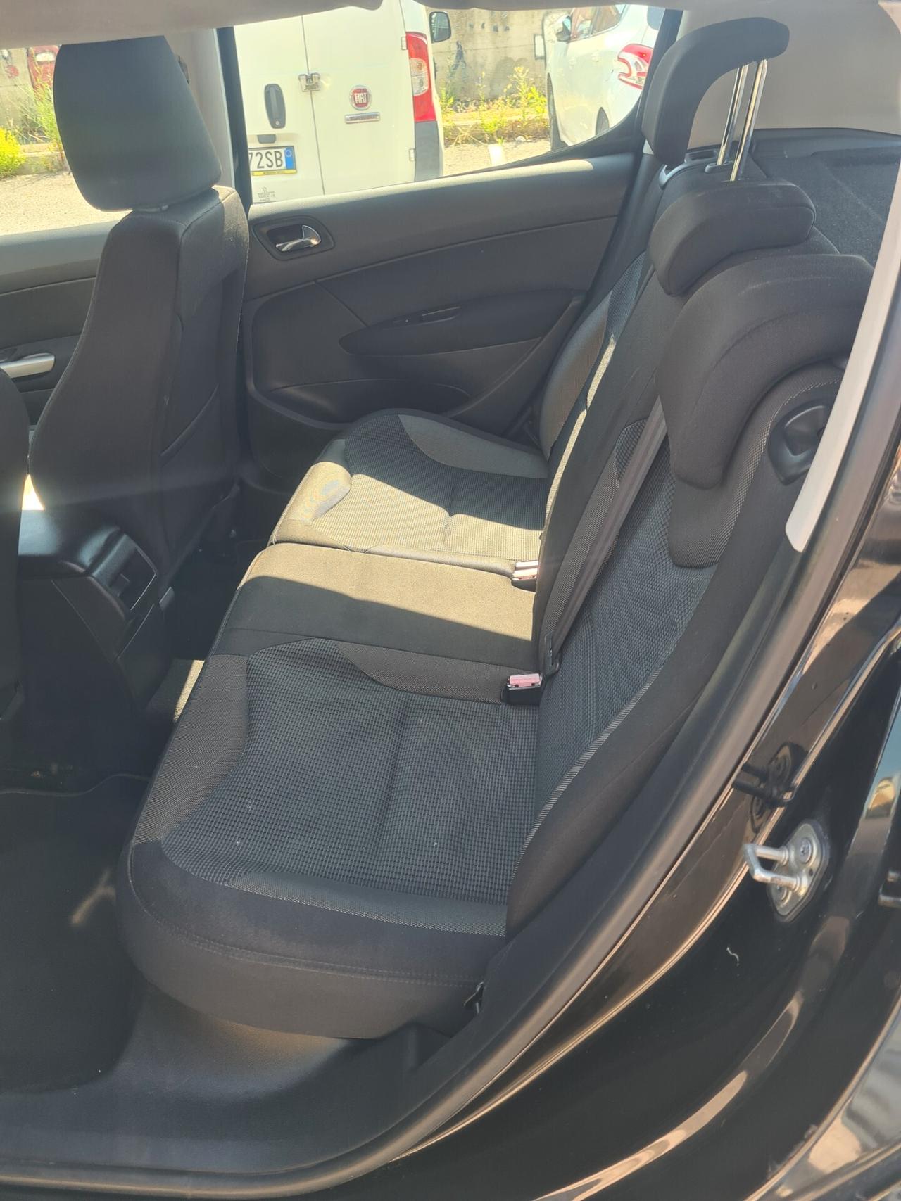 Peugeot 308 1.6 HDi 110CV 5p. Féline (6 Marce)