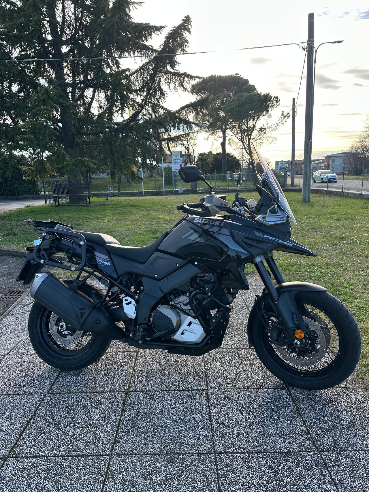 Suzuki V Strom DL 1050 XT