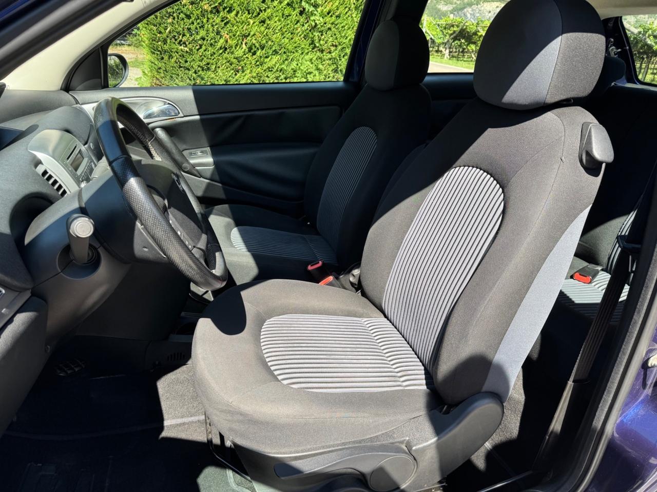 Lancia Ypsilon 1.3 MJT 75 CV PER COMMERCIANTI