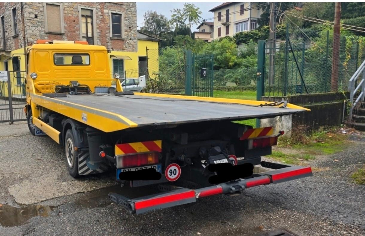 Man carroattrezzi soccorso stradale