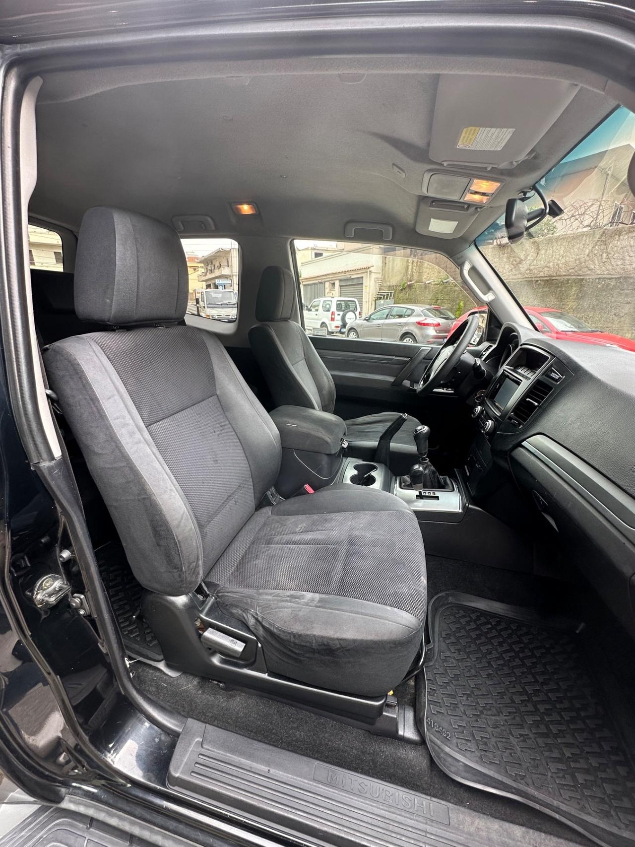 Mitsubishi Pajero 3.2 DI-D 16V aut. 3p. Instyle DPF