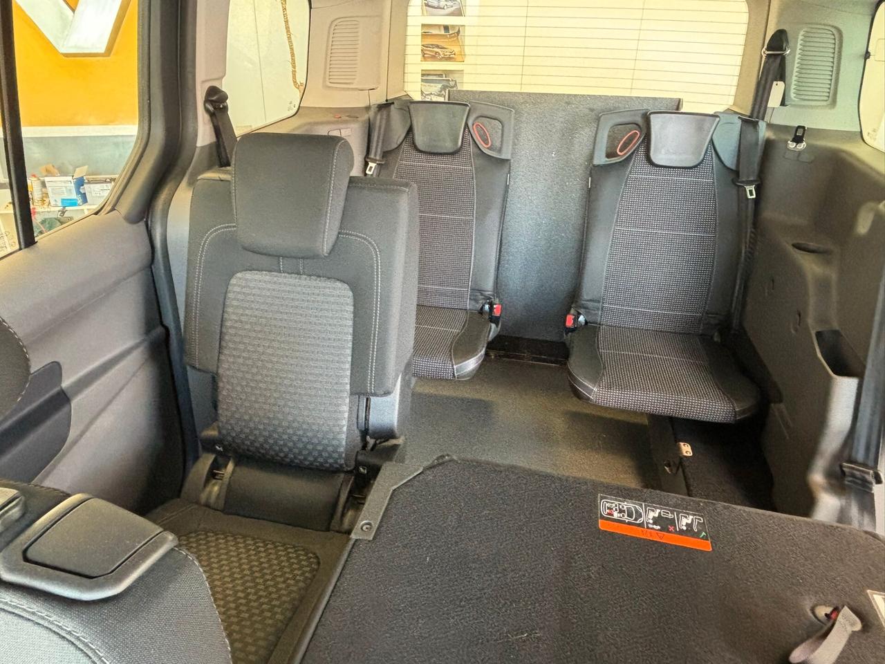 FORD TRANSIT CONNECT TRASPORTO DISABILI 7 POSTI PIANO RIBASSATO