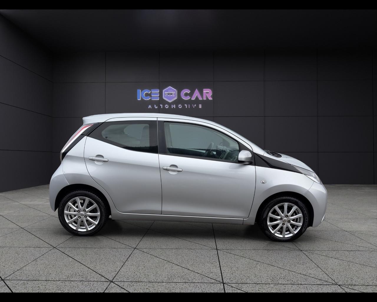 TOYOTA Aygo 1.0 VVT-i 69 CV 5 porte x-play MMT