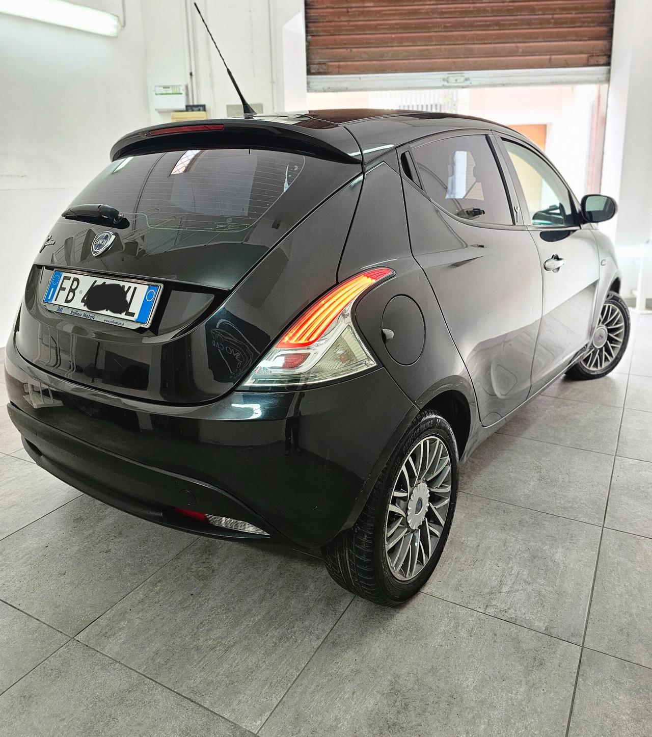 Lancia Ypsilon 1.2 69 CV 5 porte Platinum S&S