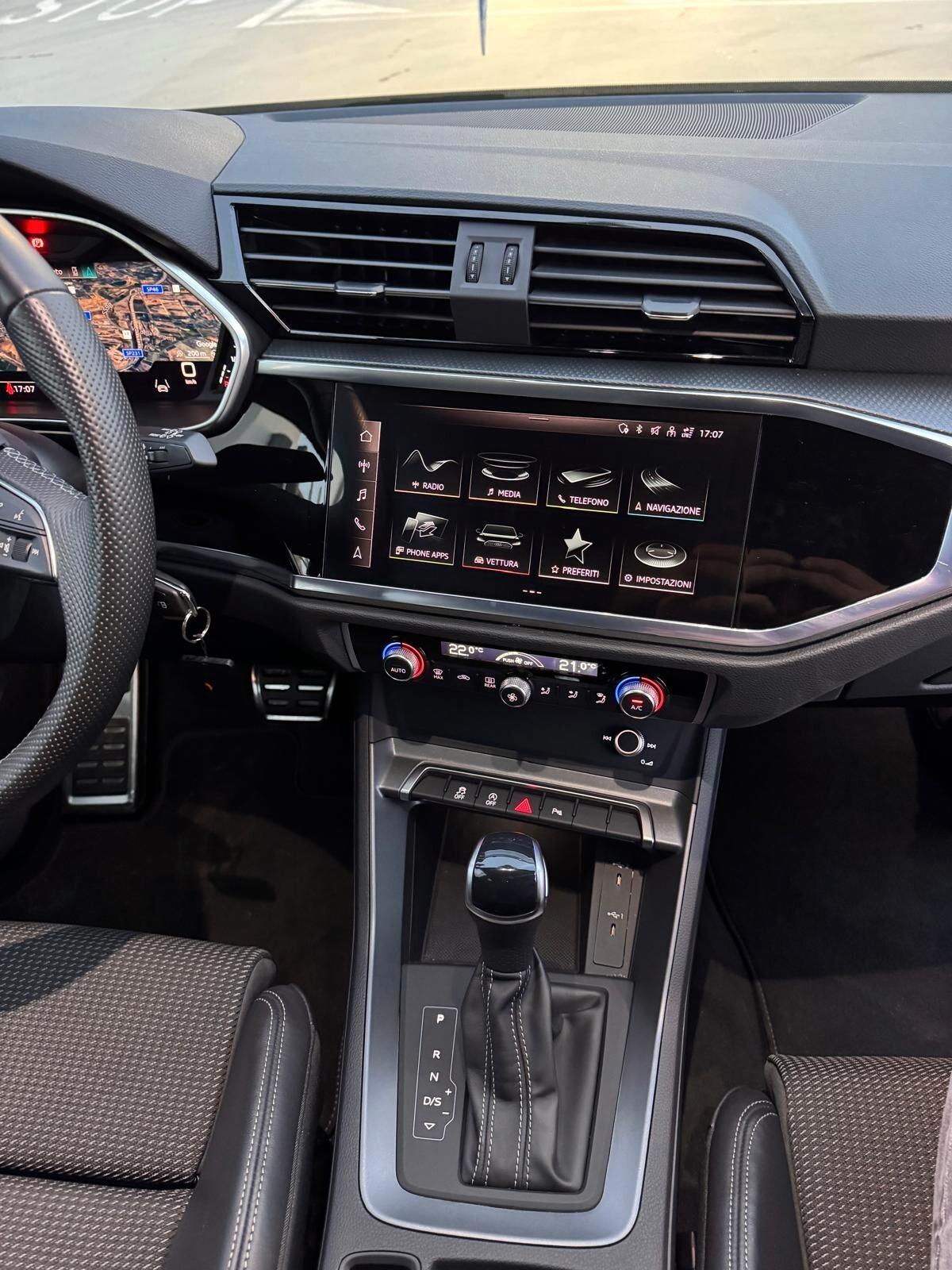 Audi Q3 35 TDI S tronic Identity Black