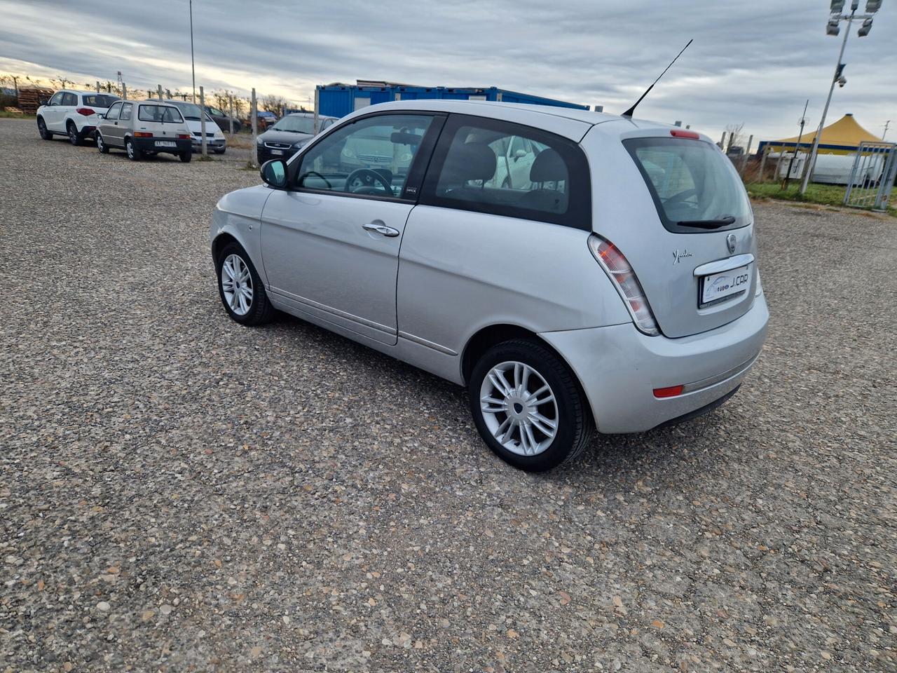 Lancia Ypsilon 1.3 MJT 75 CV Unyca