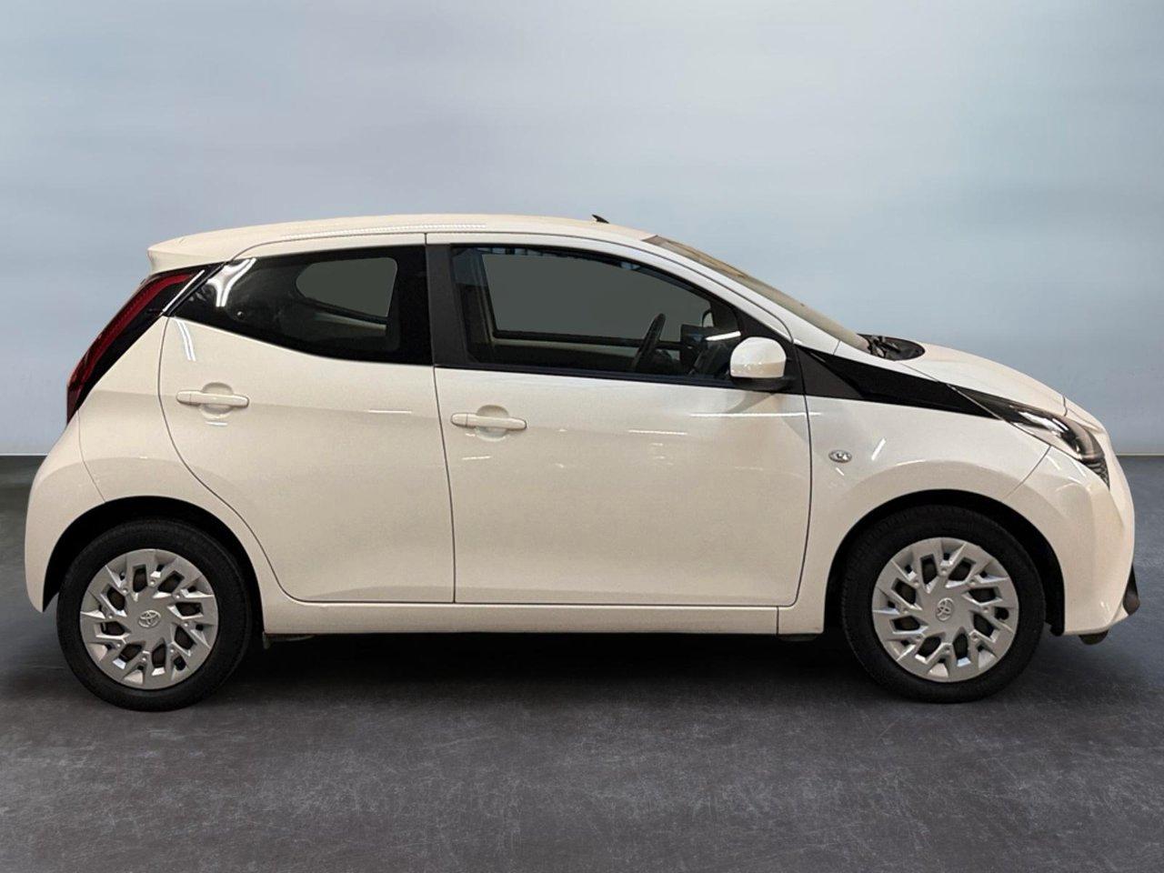 Toyota Aygo 5 Porte Aygo 5p 1.0 x-business m-mt 72cv
