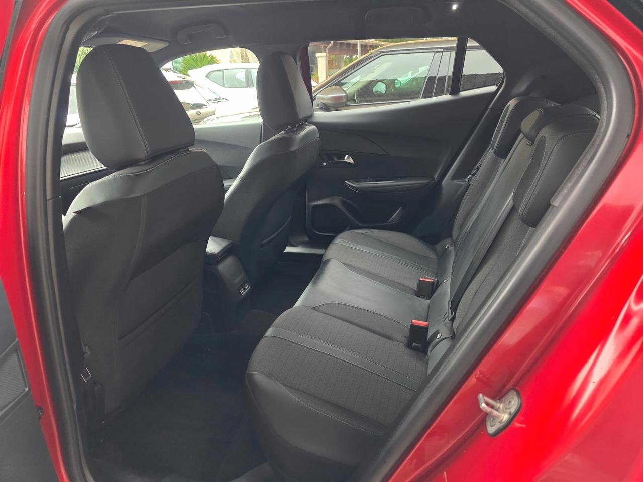 Peugeot 2008 BlueHDi 130 S&S EAT8 Allure