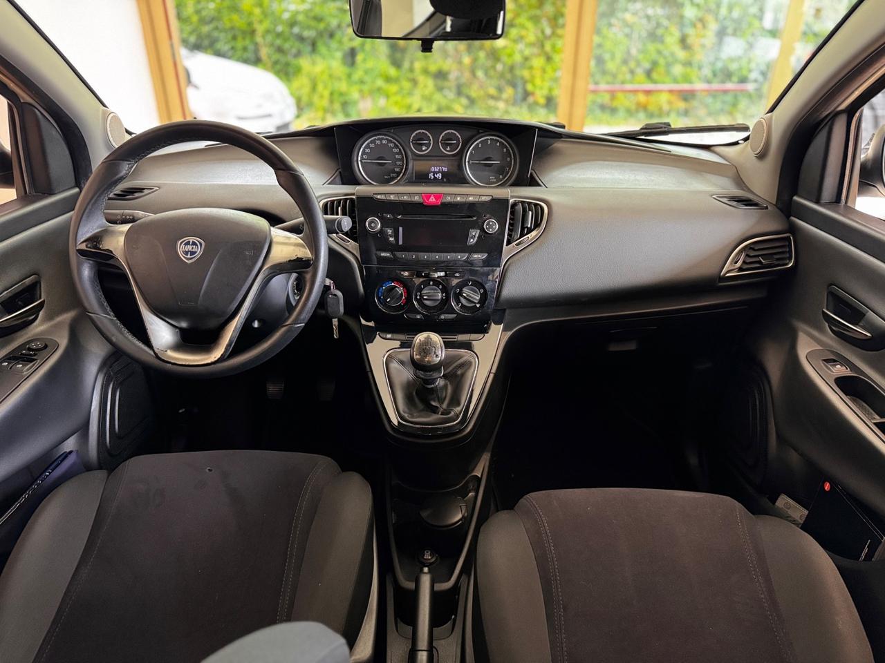 Lancia Ypsilon 0.9 TwinAir 85 CV 5 porte Metano Ecochic Silver