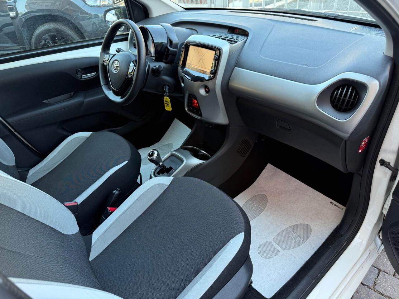 Toyota Aygo 5p X-play m-mt - SOLO 55.205Km - UNIPRO’