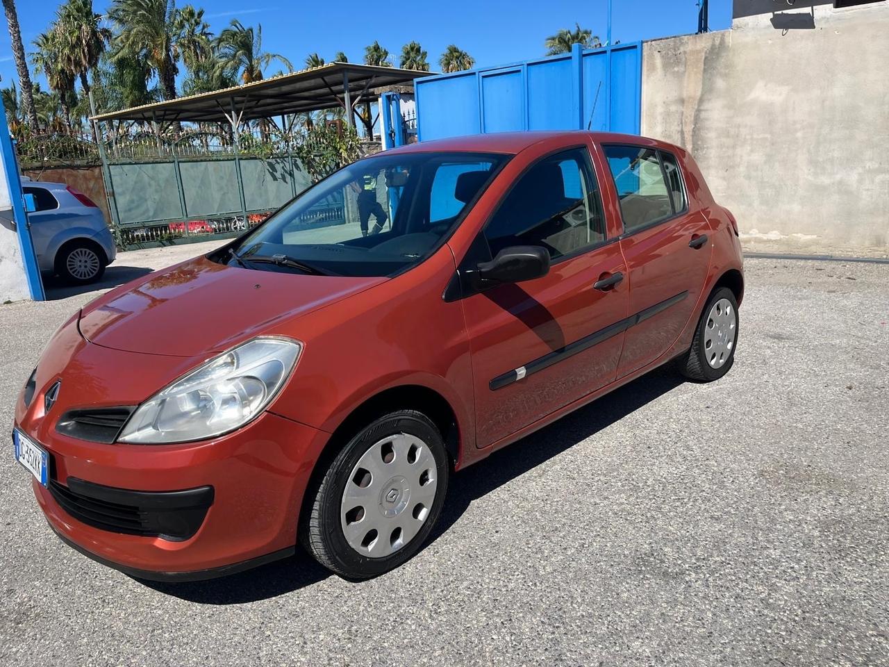 Renault clio 5P-1.2 benz - full -2007