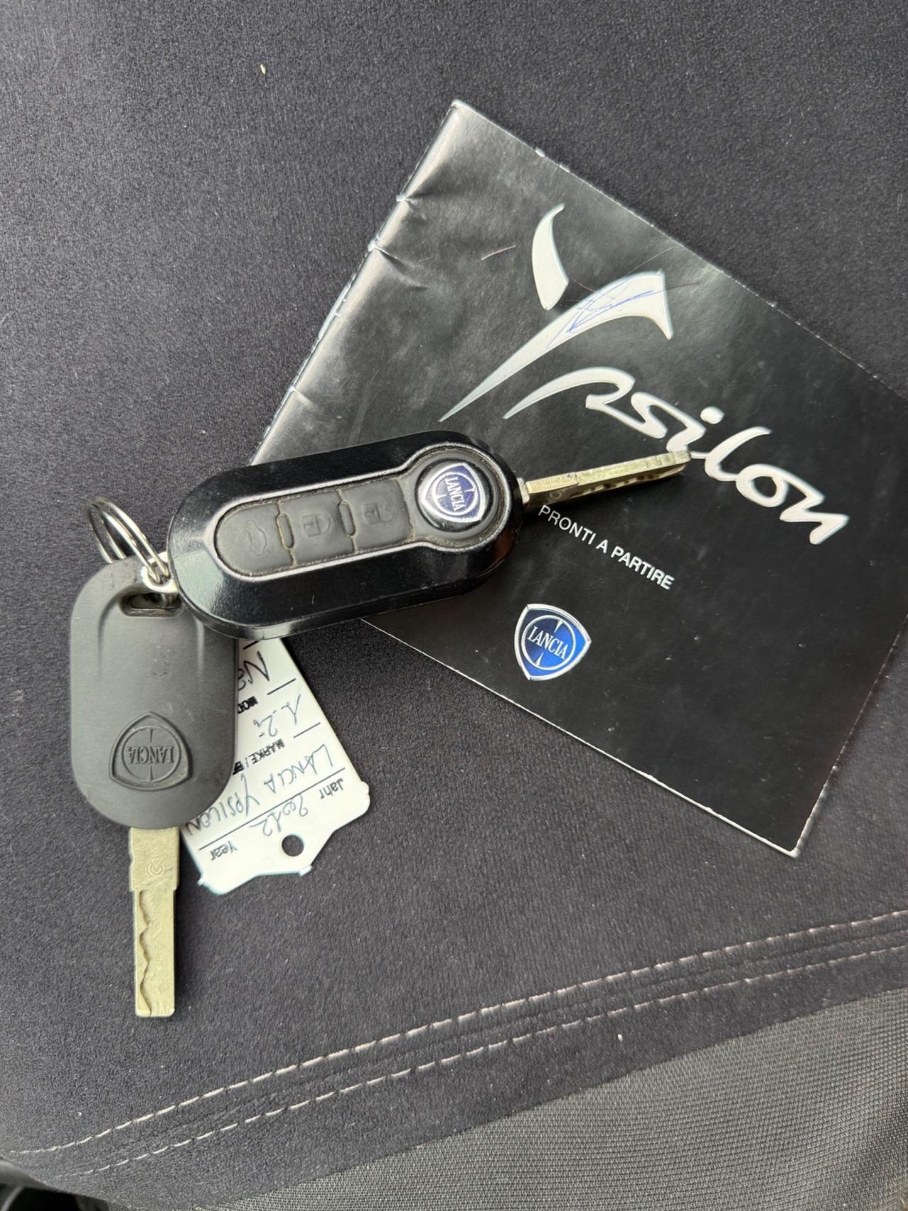 Lancia Ypsilon 1.2 benzina 5porte NEOPATENTATI