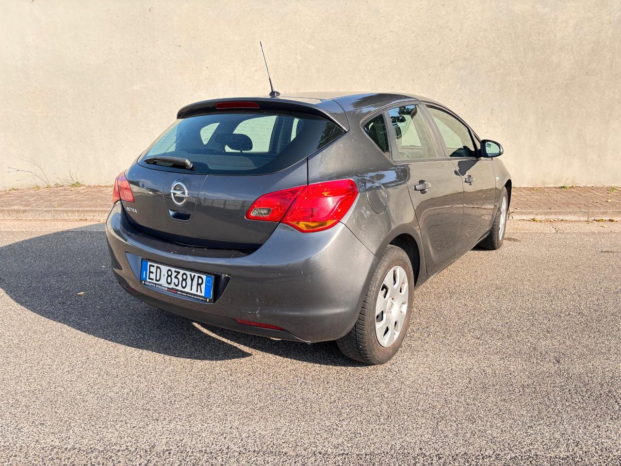 Opel Astra 1.4 100CV 5 porte Cosmo