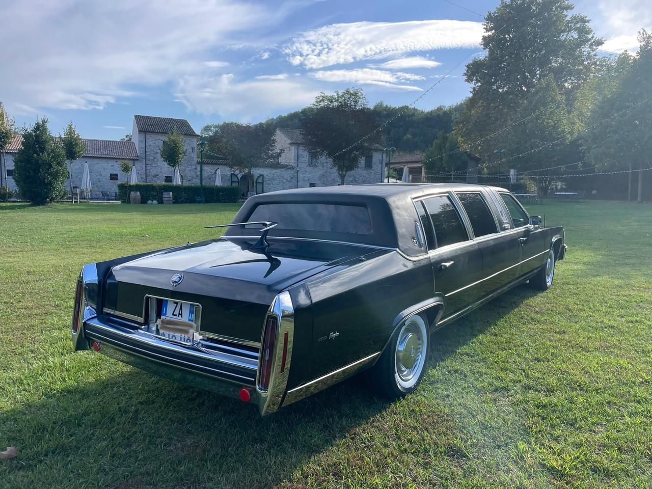 Cadillac limousine silverhawk