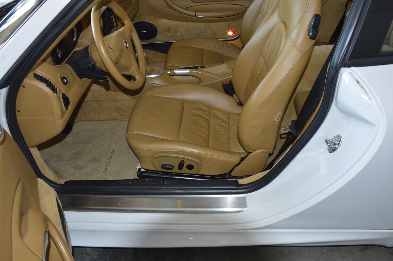 Porsche 996 Carrera cat Coupé