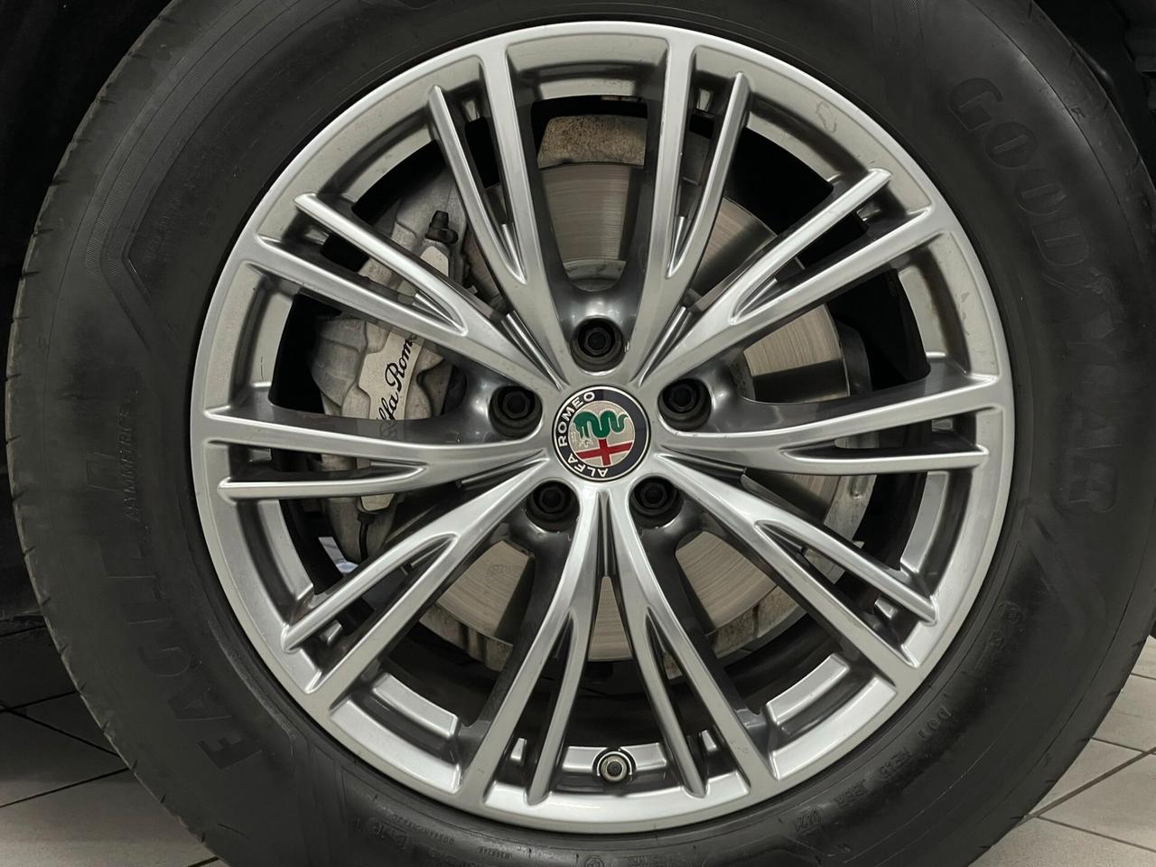 Alfa Romeo Stelvio 2.2 TD 160 CV BUSINESS AT8 NAVI 18" VETRI SCURI RETROCAMERA