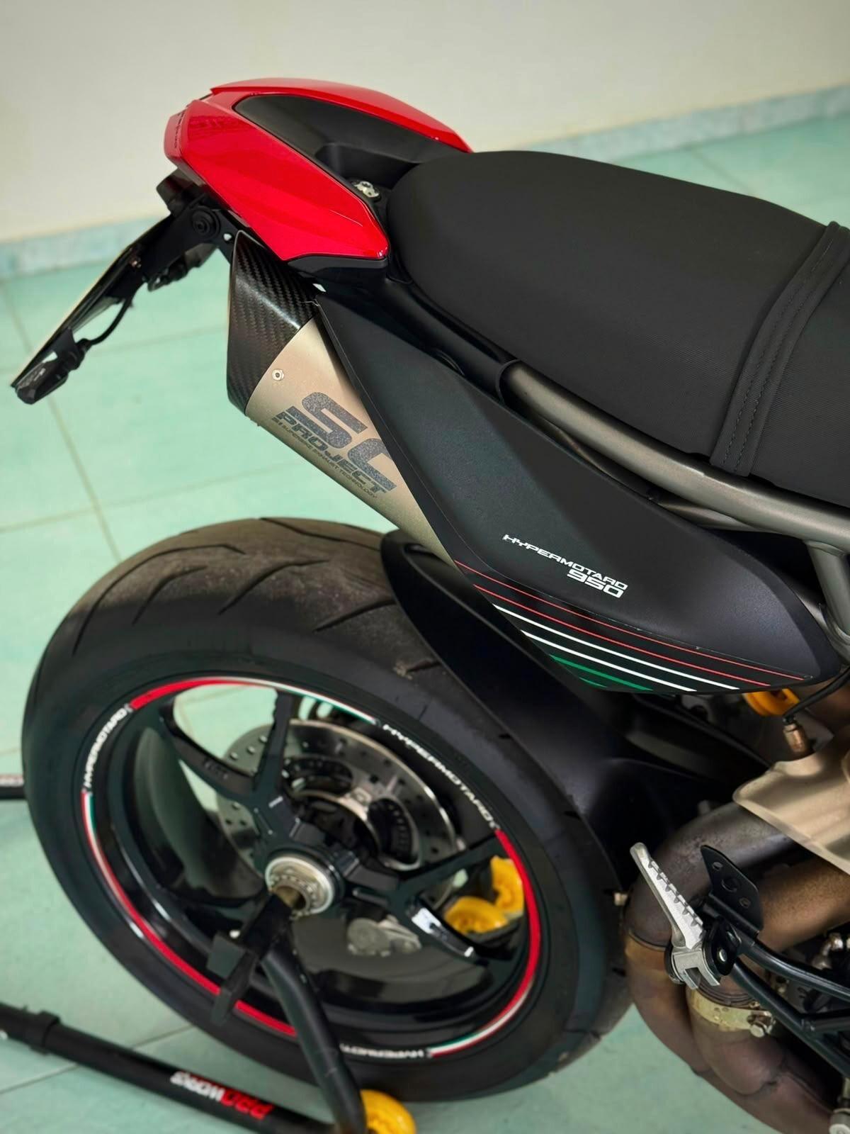 Ducati Hypermotard 950
