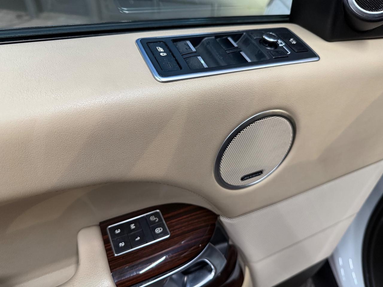 Land Rover Range Rover Vogue 3.0TDV6 black edition