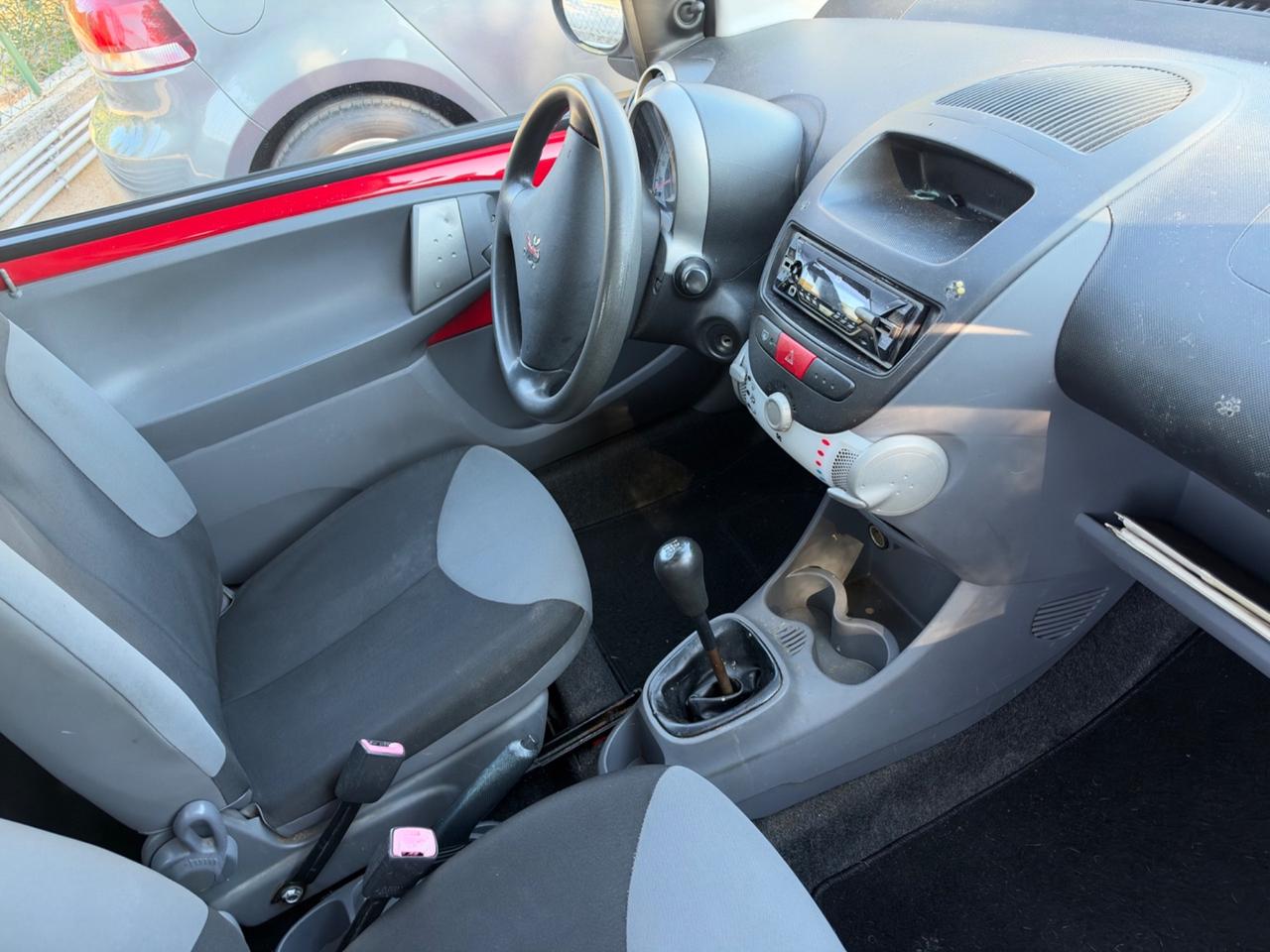 Peugeot 107 1.0 benzina neopatentati uniproprietà
