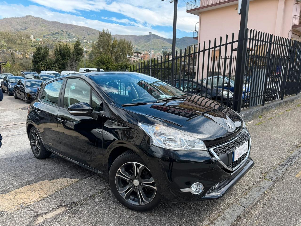 Peugeot 208 1.4 HDi 68 CV 5 porte Allure