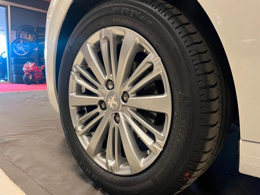 Peugeot 208 PureTech Allure neopatentati