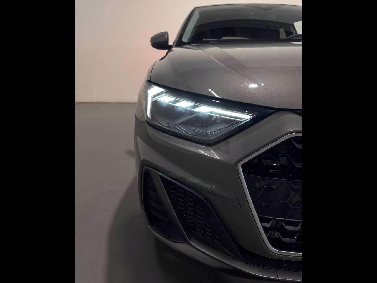 AUDI A1 SPORTBACK 30 TFSI S-TRONIC S-LINE EDITION