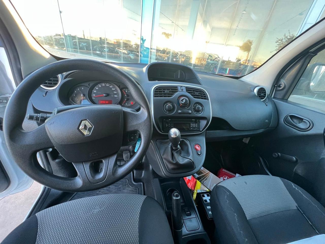 Renault Kangoo 95CV minifurgone possibilità noleggio no scoring