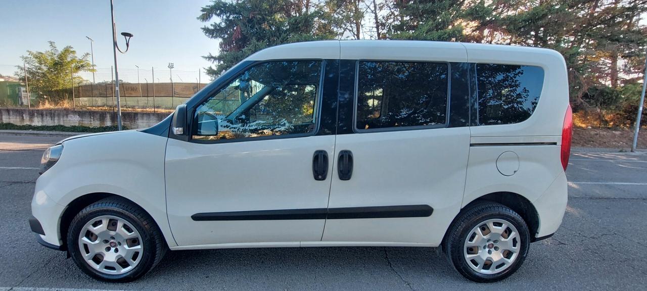 DOBLO" COMBI N1 BUSINESS 1,6 MTJ DIESEL 120 CV NAVI RETROCAMERA CRUISE SENSORI IMPECCABILE