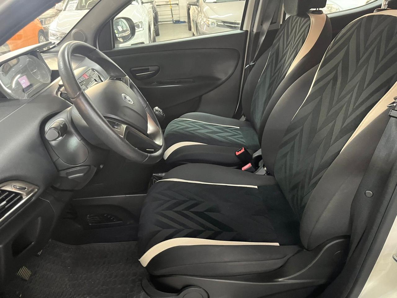 Lancia Ypsilon 1.2 solo 6700 km!!!!! euro6