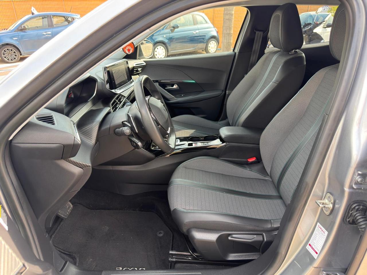 Peugeot 2008 1.5 Hdi 130cv EAT8 Allure 2022 Automatica