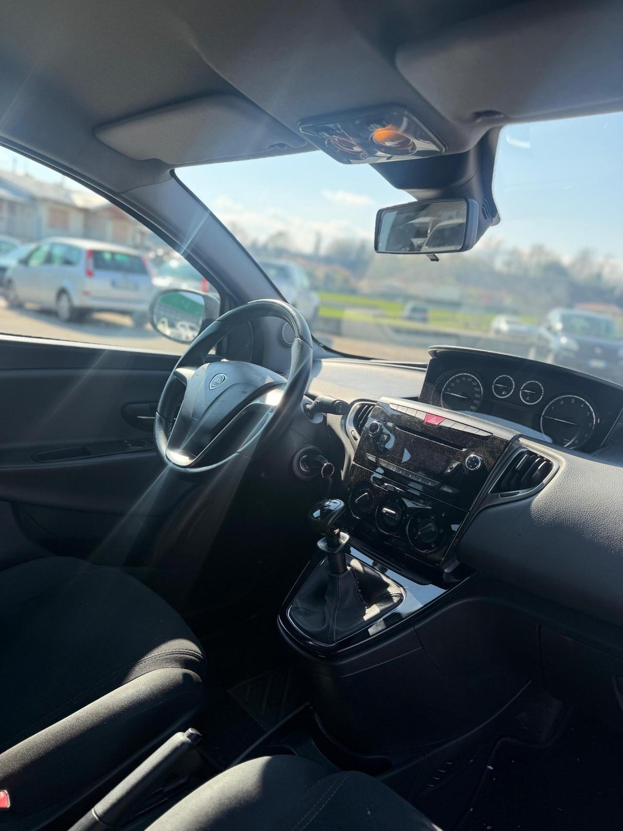 Lancia Ypsilon 1.2 69 CV 5 porte Platinum