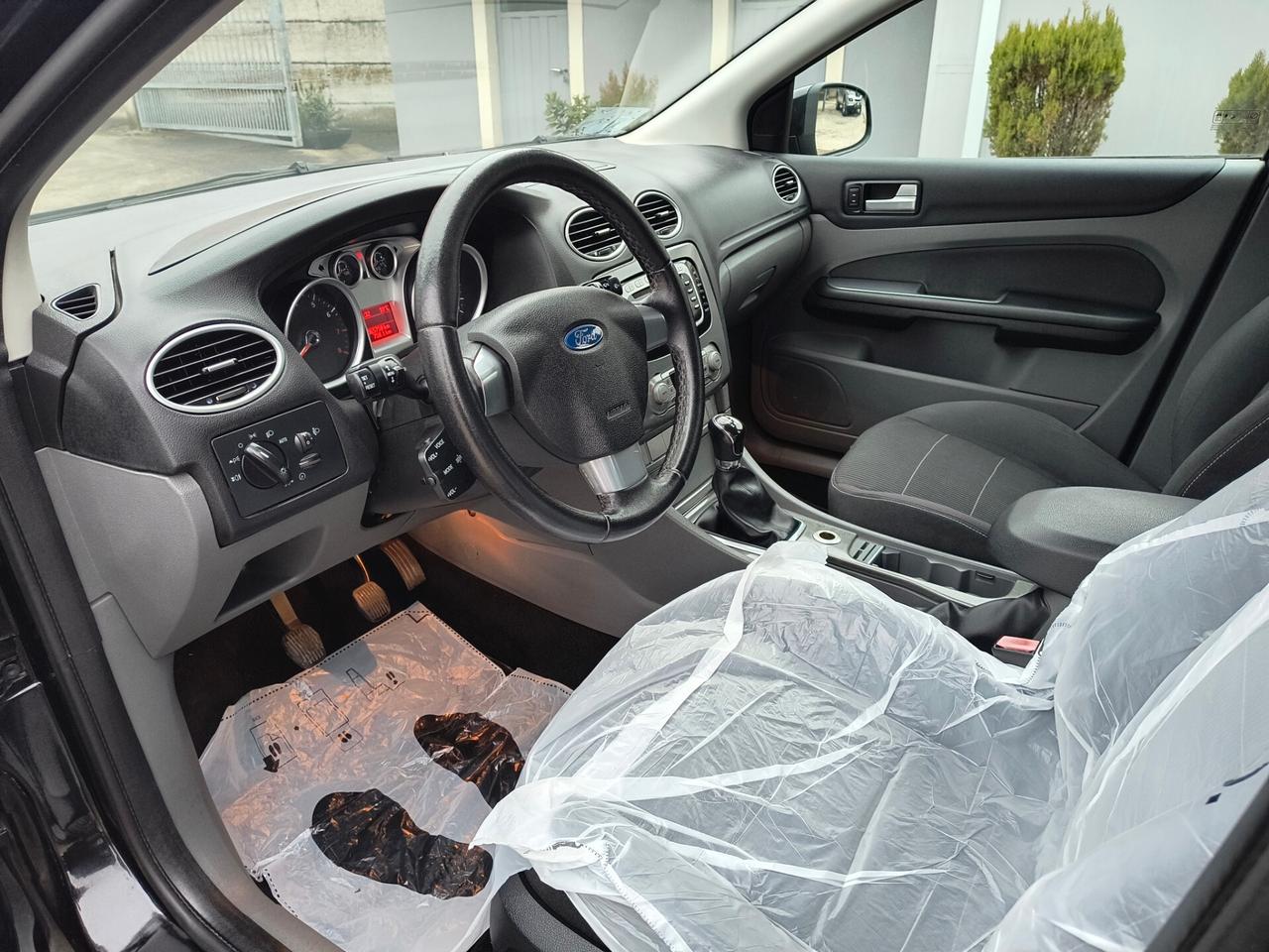 Ford Focus 1.6 Ti-VCT 5p. Benzina