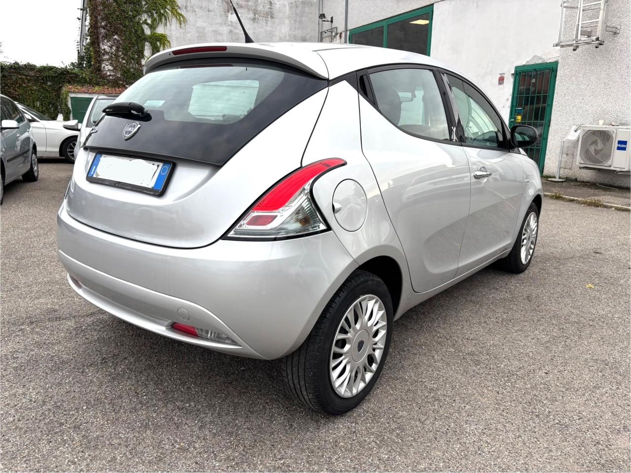 Lancia Ypsilon 1.2 69 CV 5 porte Opening Edition