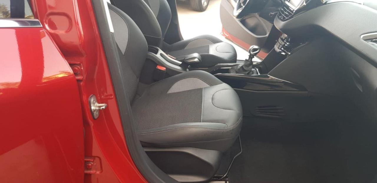 Peugeot 2008 1.5 HDi 100 CV Allure