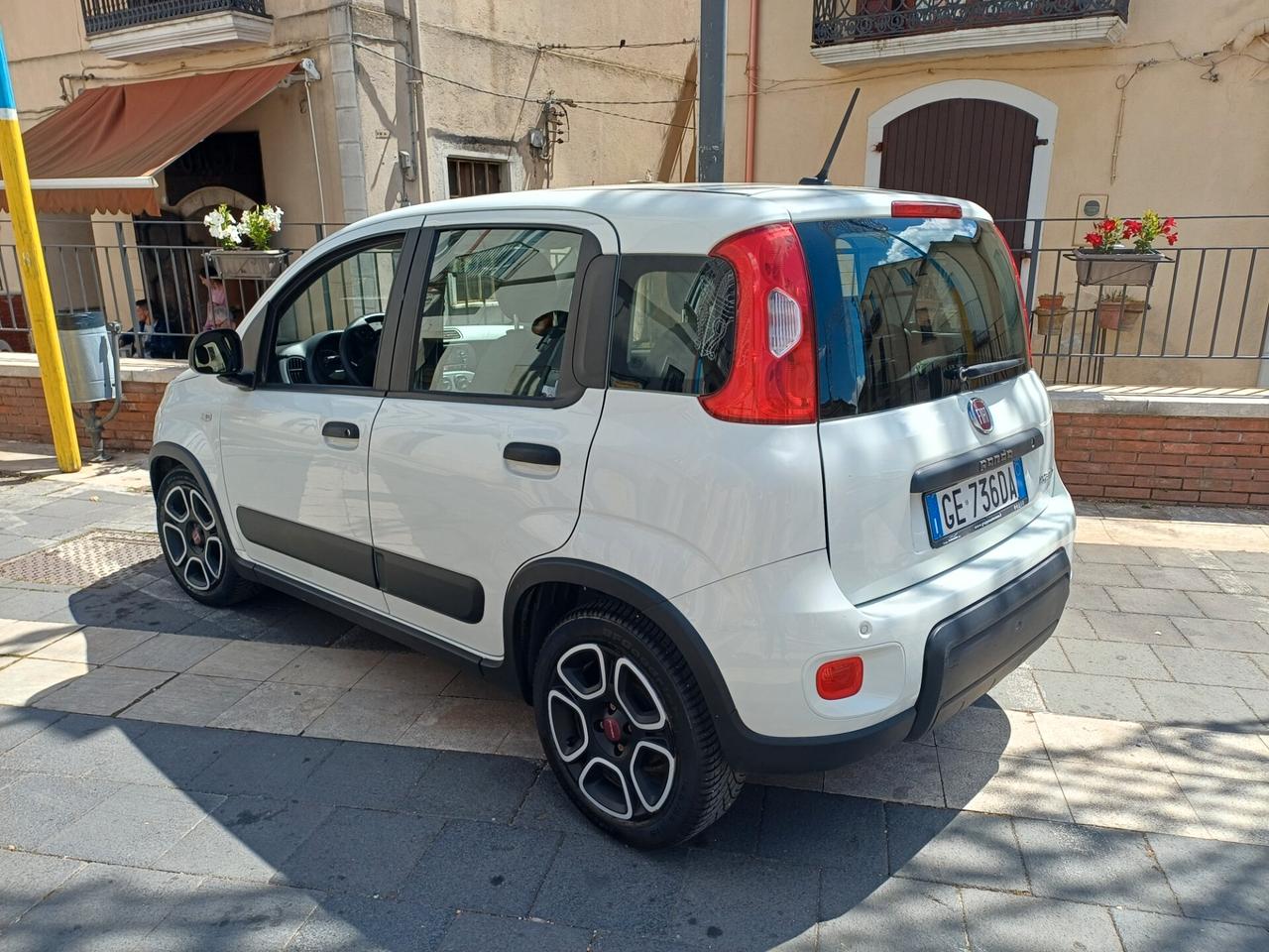 Fiat Panda Hybrid autocarro 4 posti