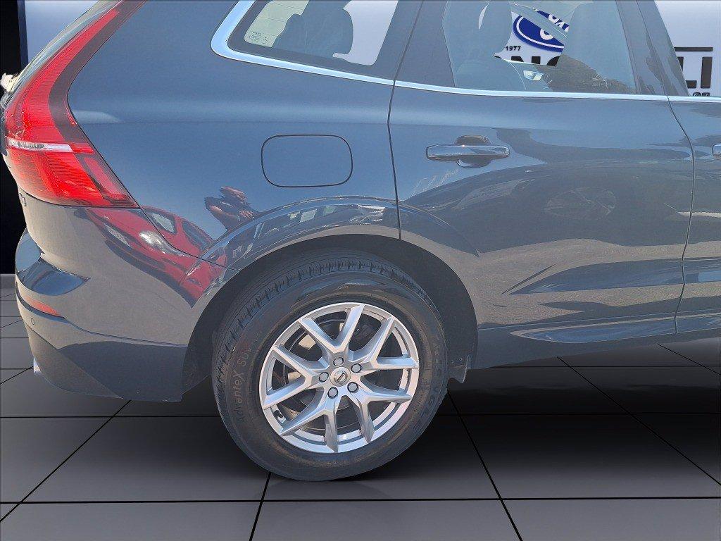 VOLVO XC60 2.0 d4 Momentum auto my20 del 2020