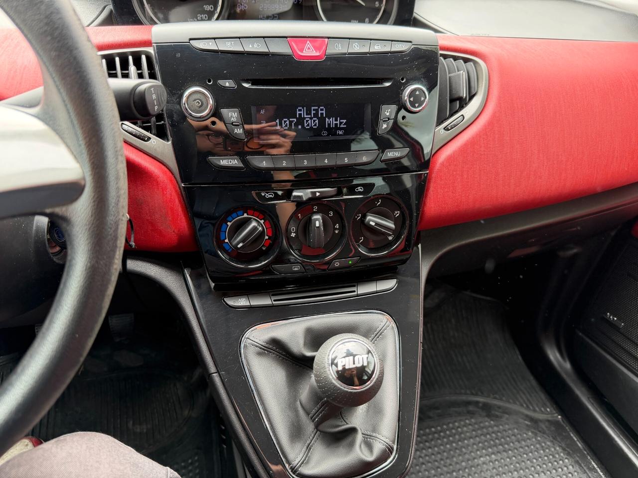 LANCIA YPSILON ANNO 2013 1.3 MJT 95 CV