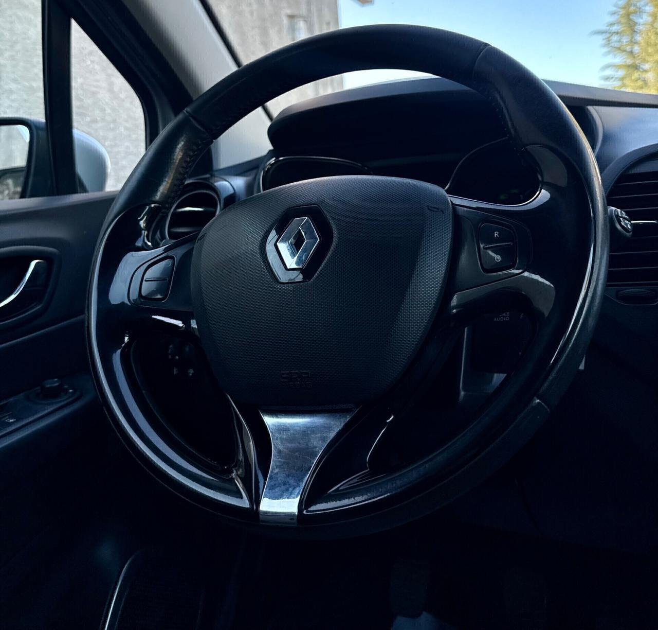 Renault Captur 1.5 dCi 8V 90 CV,Radio Touch Screen,KEYLESS,comandi al volante,cerchi in lega,Sensori di parcheggio,ecc,