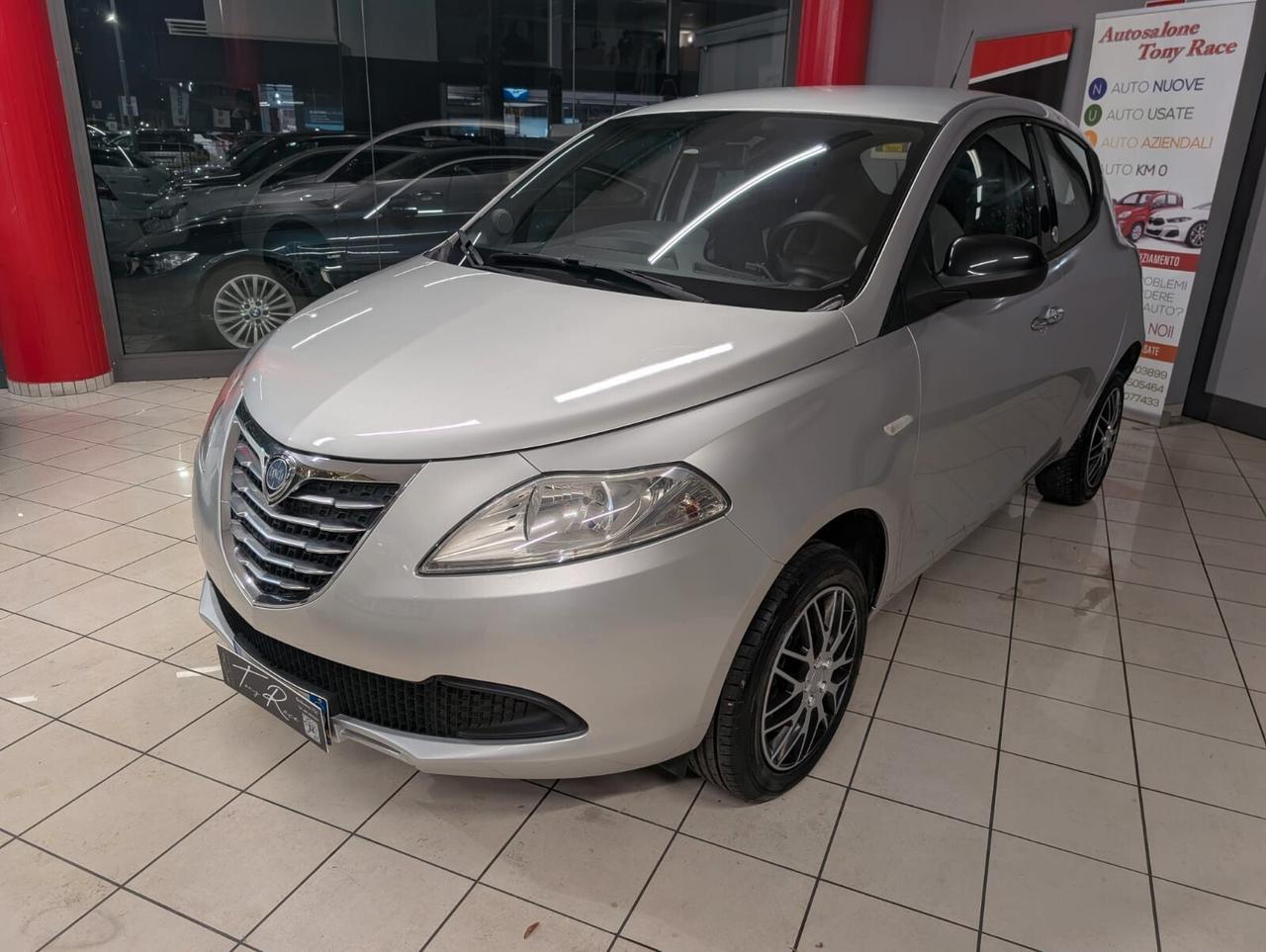 Lancia Ypsilon 0.9 TwinAir 85 CV 5 porte Metano Ecochic Silver