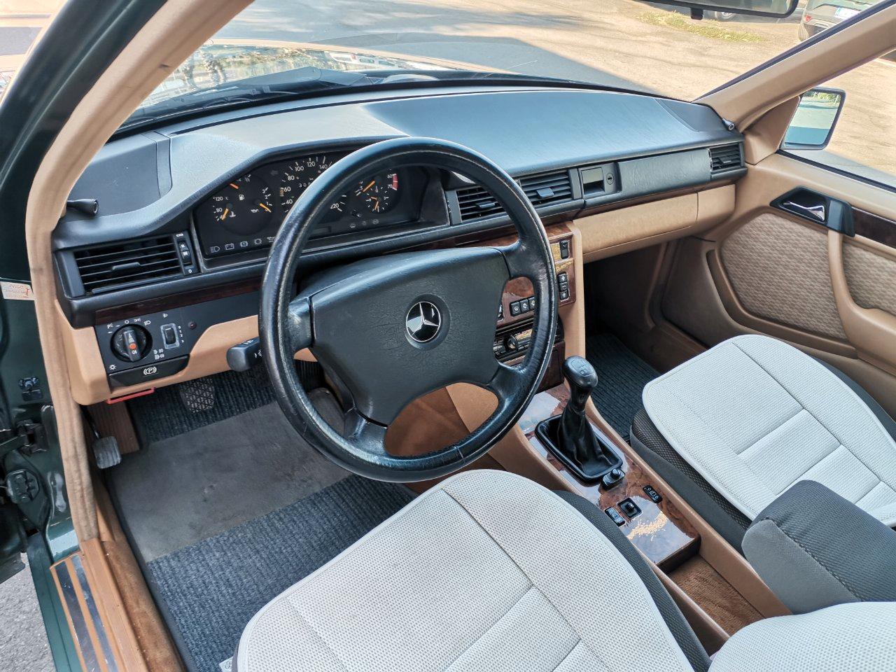 Mercedes E 200 E Berlina