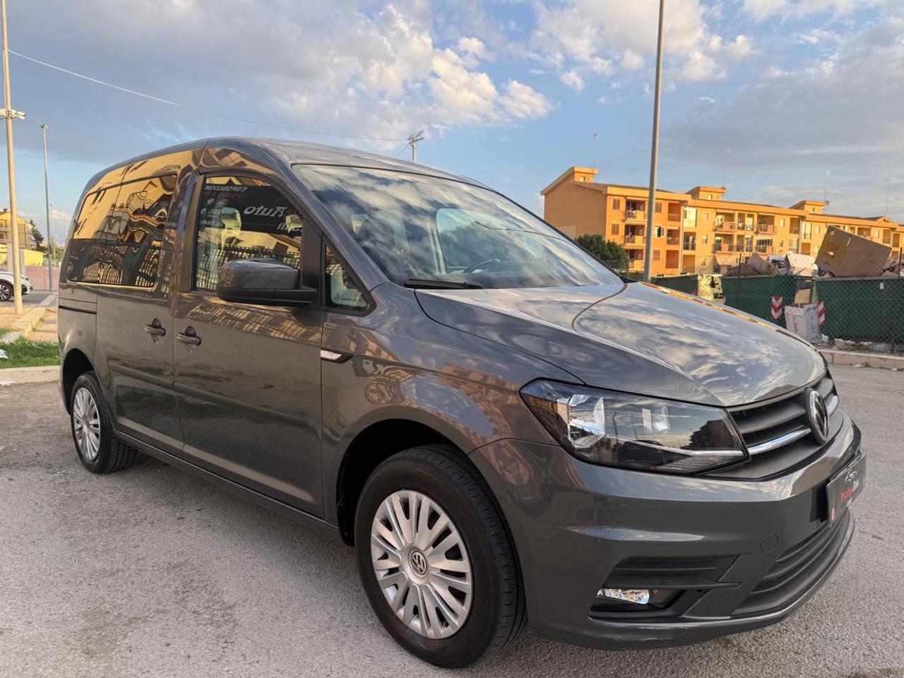 Volkswagen Caddy 2.0 TDI 102 CV DSG trasporto disabili 5+1