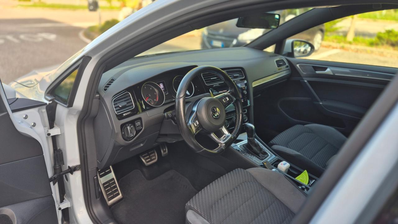 Volkswagen Golf 1.6 TDI 110 CV DSG 5p R-LINE