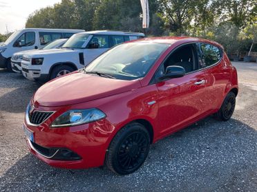 Lancia Ypsilon 1.0 FireFly 5 porte S&S Hybrid Ecochic Silver