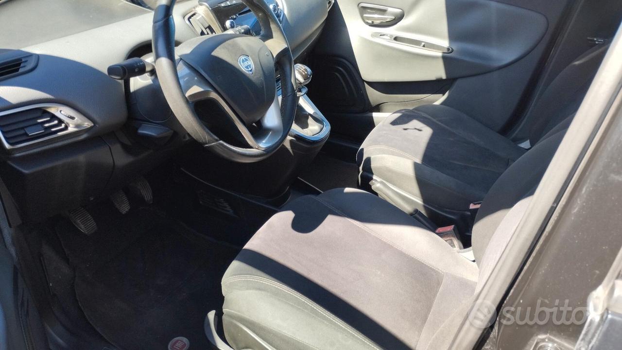 Lancia Ypsilon 1.2 69 CV 5 porte S&S Platinum
